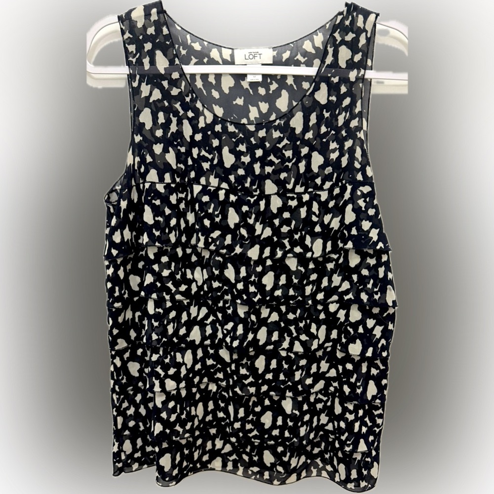 Ann Taylor LOFT Black and White Patterned sleeveless Top | Sz M